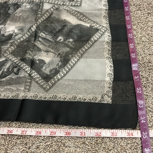 Assisi Italian landmarks of Italy on polyester scarf grey black and white nwot - Picture 12 of 15